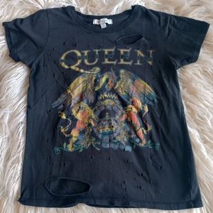 Distressed Queen tee from Daydreamer